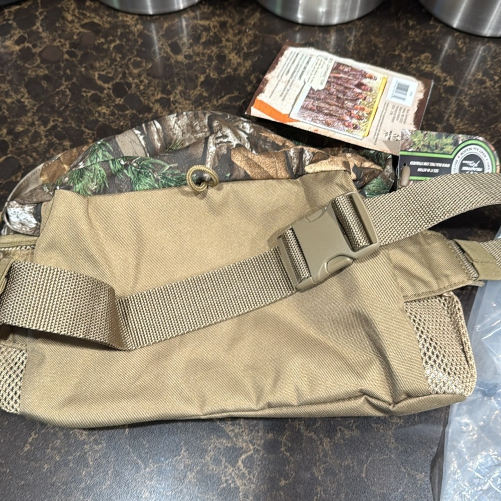 Buck Commander Cascade Ridge Realtree Camo Hip Pack!  NWT! - Picture 12 of 12